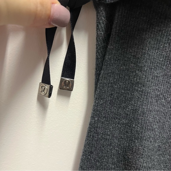 Lululemon grey leggings size 6‎ - Picture 2 of 5
